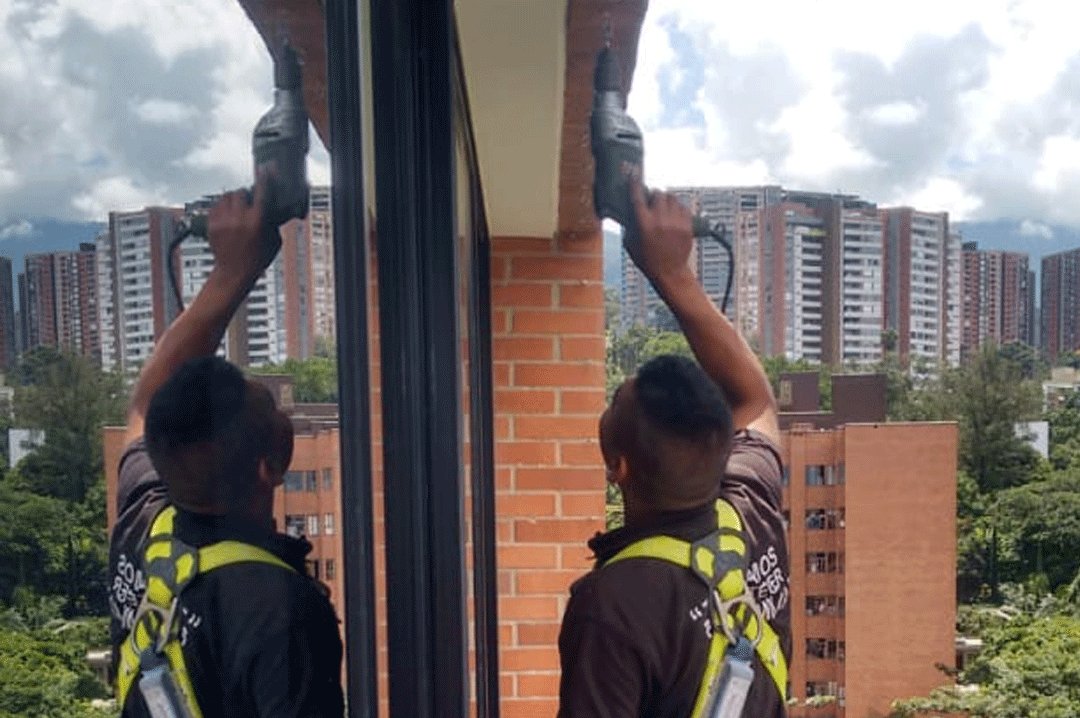 </p><h3>Instalación de Mallas en Balcones y Ventanas</h3><p>